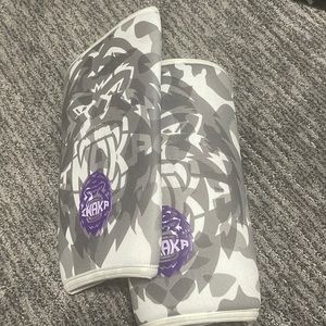 inaka lifting knee sleeves